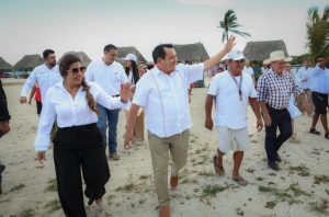 Díaz Mena reiteró que su Gobierno trabaja por el bienestar de todas las familias yucatecas y que el Renacimiento de San Felipe ya comenzó