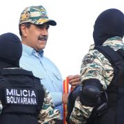 Maduro llama a civiles a alistarse