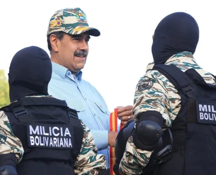 Maduro llama a civiles a alistarse