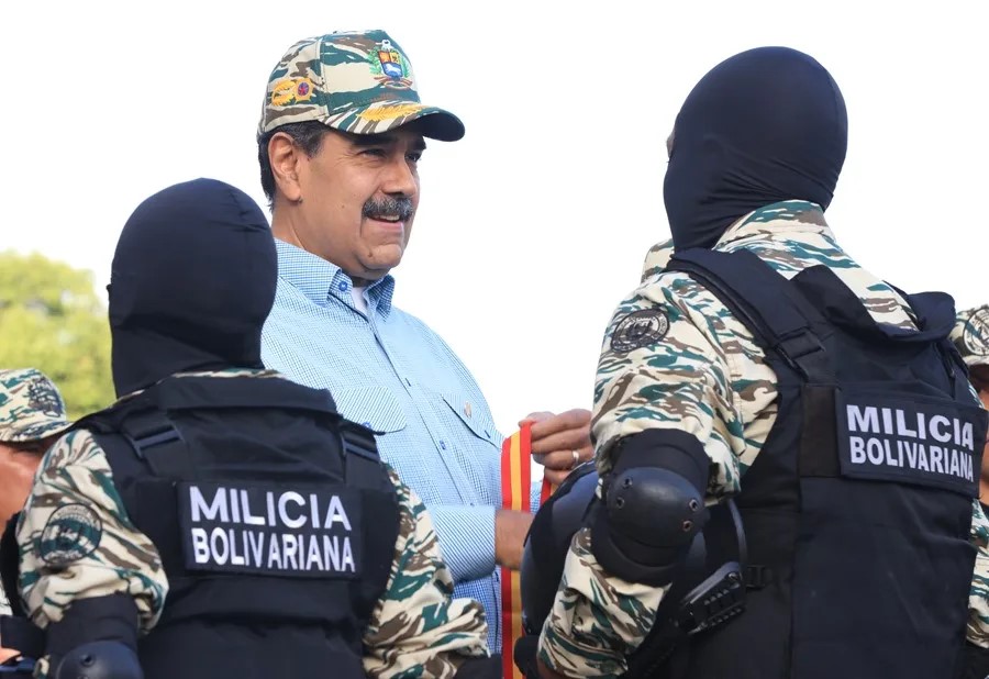 Maduro llama a civiles a alistarse
