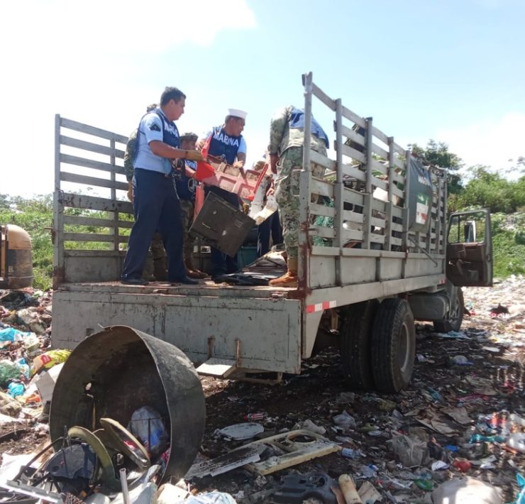 Marina participa en la Campaña de Descacharrización en Centla