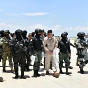 México extradita a 26 narcotraficantes