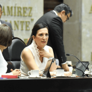 Morena se opone a que Kenia López encabece la Mesa Directiva