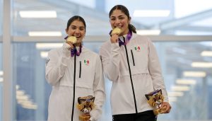 Los atletas mexicanos muestran su orgullo y alegría tras conquistar medallas en diversas disciplinas, demostrando el talento juvenil mientras México culminó como cuarto lugar en Asunción 2025.