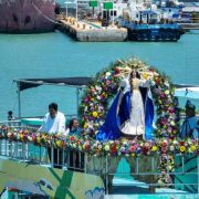 Fe y devoción en el paseo de la Virgen de la Asunción por mar