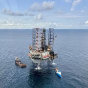 Plataformas petroleras satélites, blanco fácil de los piratas modernos