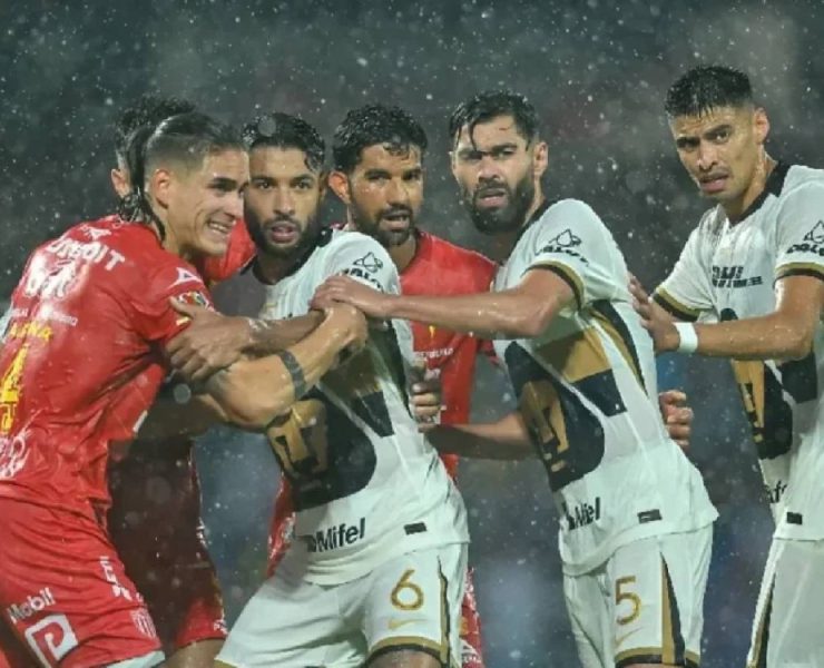 Pumas sumó un punto ante Necaxa en duelo bajo la lluvia