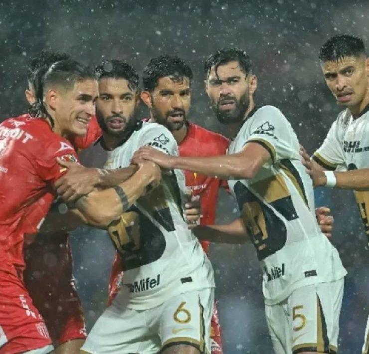 Pumas sumó un punto ante Necaxa en duelo bajo la lluvia