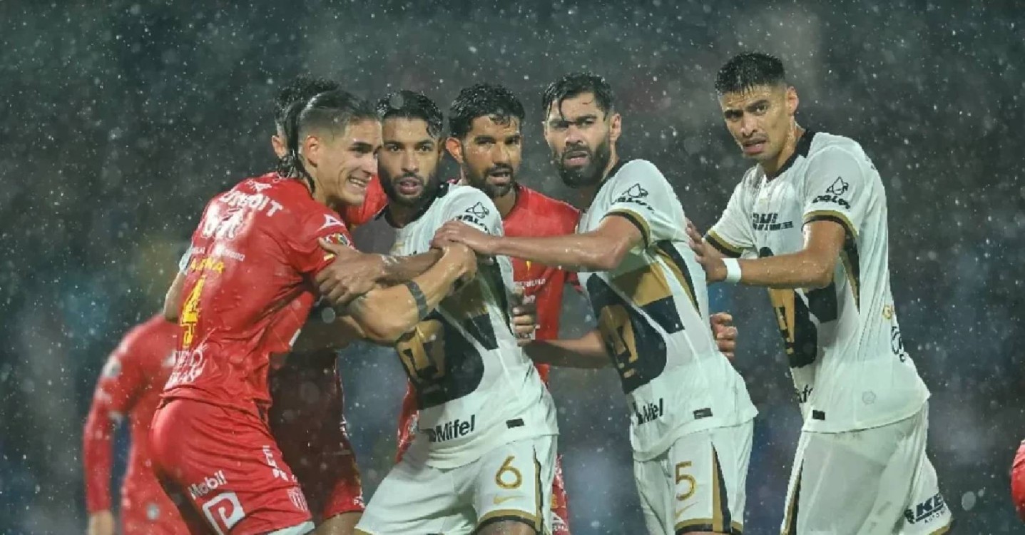 Pumas sumó un punto ante Necaxa en duelo bajo la lluvia