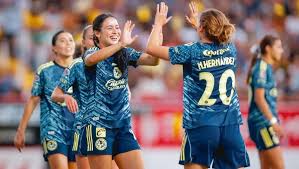 La México-Americana Scarlett Camberos, hizo dos goles en la victoria de 4-0 ante Necaxa.