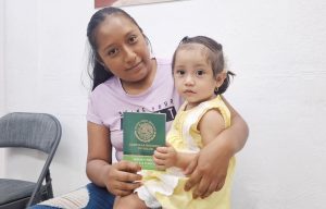 Vacunación infantil en Yucatán como parte de las acciones preventivas contra el sarampión.