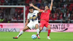 El campeón del fútbol mexicano el Toluca, vino de atrás y consiguió el empate a un gol ante Pumas. 
