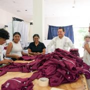 ¡Orgullo que se Cose! Tekit viste a Yucatán con Uniformes de “Bienestar en tu Escuela”