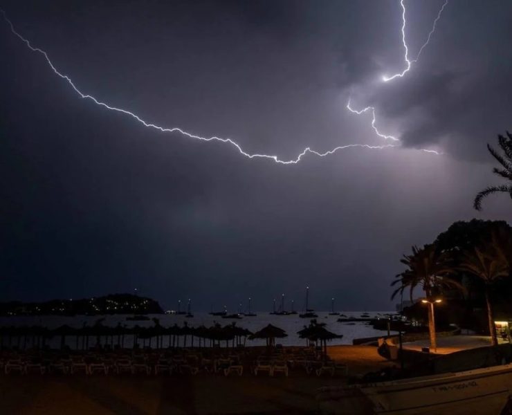 Tormenta eléctrica de anoche causó expectativas en la población