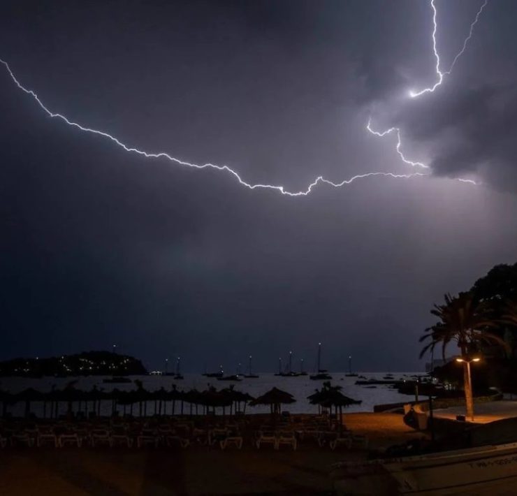 Tormenta eléctrica de anoche causó expectativas en la población