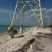 Torre de la CFE en el tramo Isla Aguada Sabancuy a punto de caer