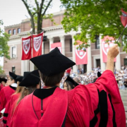 Trump busca restringir a 4 años la estadía de estudiantes extranjeros en EEUU