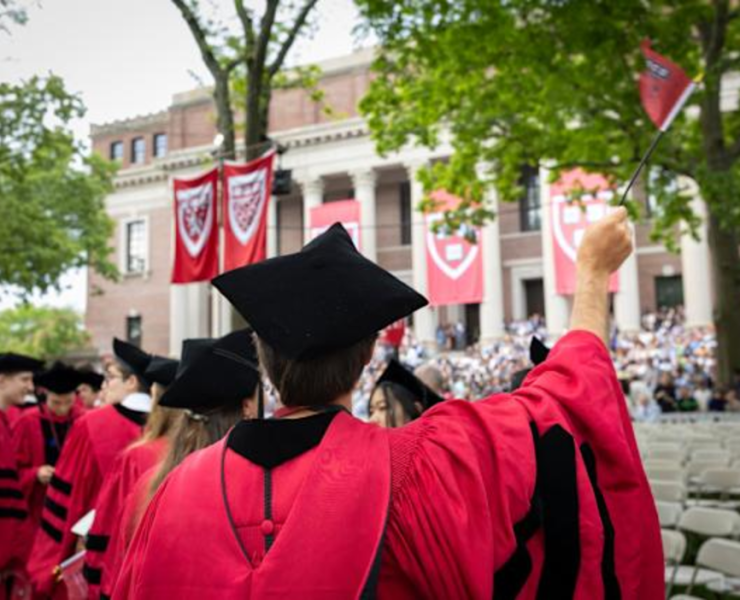 Trump busca restringir a 4 años la estadía de estudiantes extranjeros en EEUU