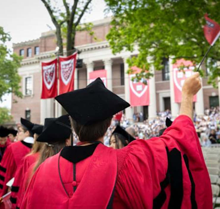 Trump busca restringir a 4 años la estadía de estudiantes extranjeros en EEUU