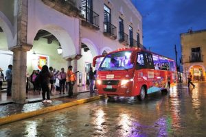 Desde el corazón de nuestro Pueblo Mágico, en los bajos del Palacio Municipal, se llevó a cabo la presentación oficial de la nueva unidad del Turibus Valladolid