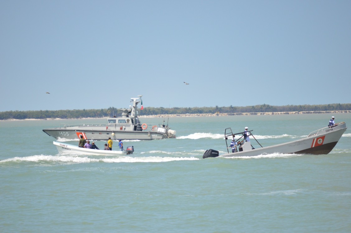 Marina asegura lancha con camarón vedado