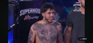 Wetscol salió derrotado y con el hombro lesionado, en su pelea ante Mario Bautista. 