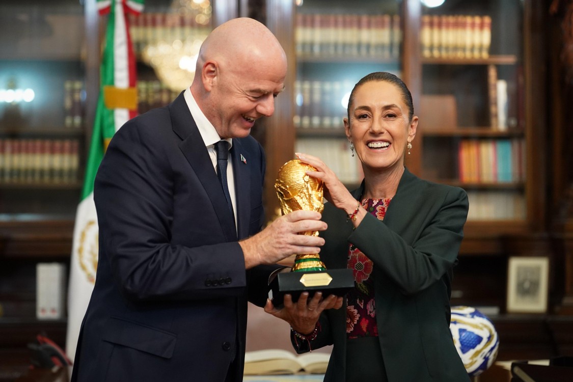 Sheinbaum y Gianni Infantino revisan avances rumbo a la Copa Mundial 2026; Ciudad de México será sede de la inauguración