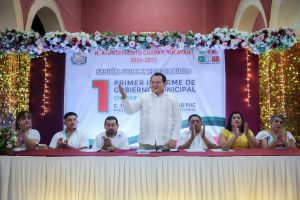Por primera vez en la historia de Chapab, un Gobernador asistió al informe de un presidente municipal