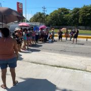 Vecinos de la colonia 23 de Julio bloquean avenida Isla de Tris