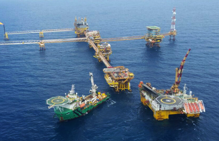 Plataformas petroleras satélites, blanco fácil de los piratas modernos