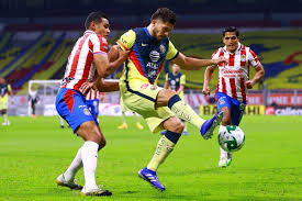A lo largo de los años, el inicio de la rivalidad entre América y Chivas ha escrito capítulos llenos de pasión, polémica y gloria en el fútbol mexicano.