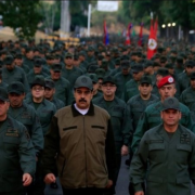 Venezuela moviliza 15 mil militares en la frontera con Colombia como respuesta a Trump