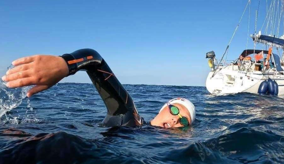 Veteranos ucranianos cruzan nadando el estrecho de Bósforo