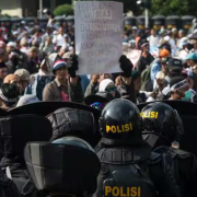 Desaparecidos tras las protestas en Indonesia, se buscan al menos a 20 personas