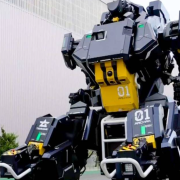 Japón crea un enorme robot de 4,5 metros inspirado en "Gundam". Es tripulado por un humano