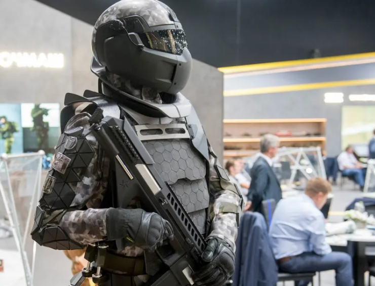 Rusia desarrolla un traje de combate futurista que parece de película