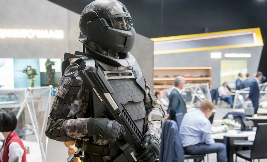 Rusia desarrolla un traje de combate futurista que parece de película