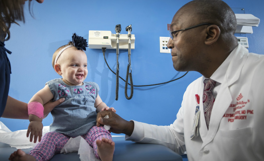 Doctor nigeriano hace historia al realizar una extraña y compleja cirugía