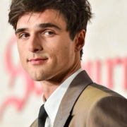 Jacob Elordi protagoniza altercado con un miembro de su Staff durante alfombra roja
