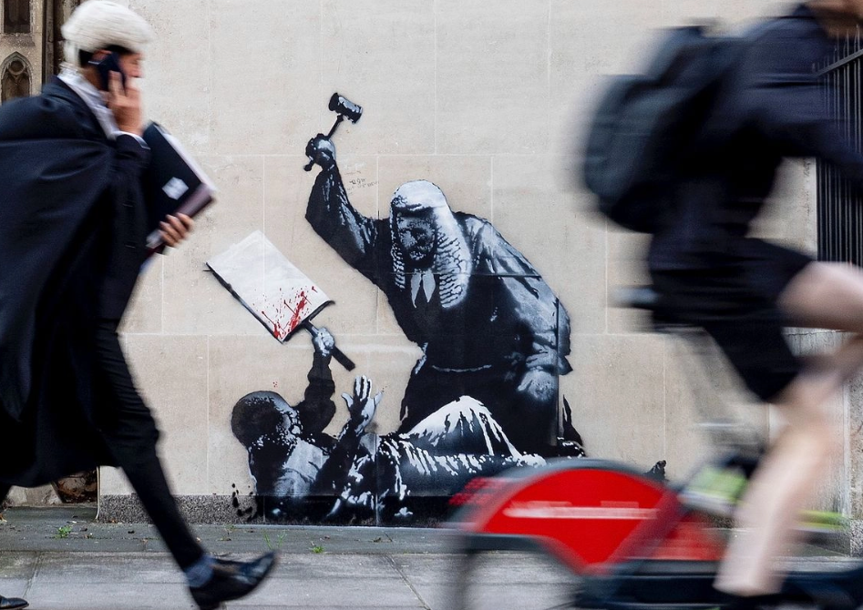 Un fuerte mural aparece después de los arrestos realizado en el "Palestine Action".