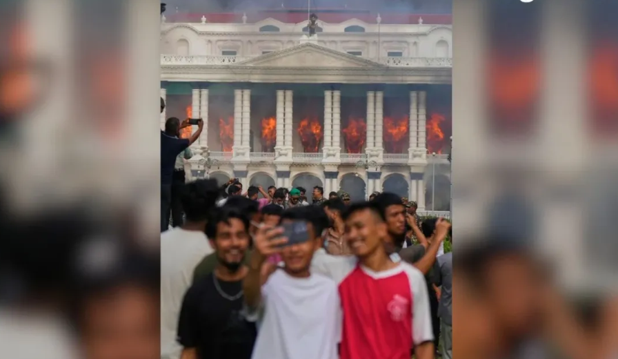 Una selfie en Nepal se vuelve viral por el contexto político