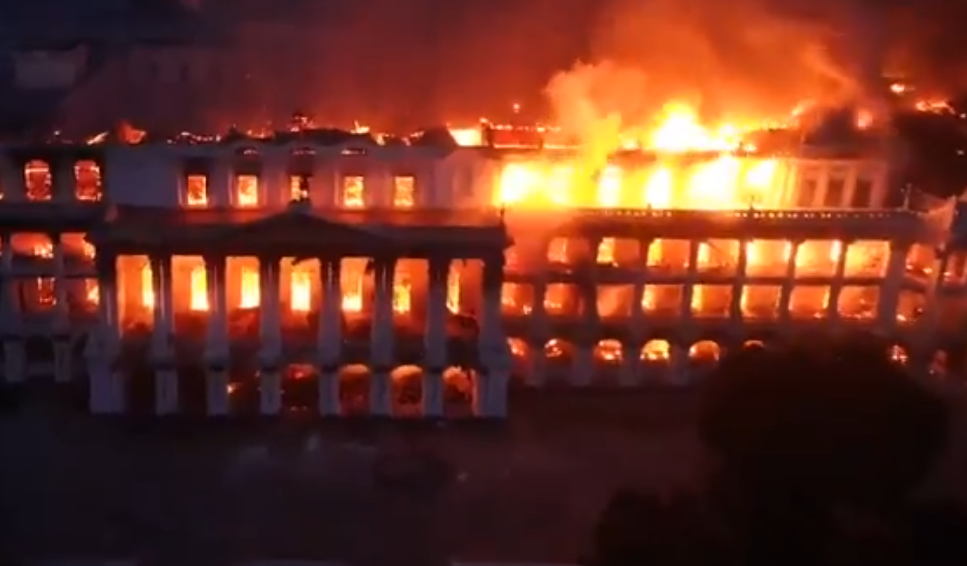 Manifestantes en Nepal queman Parlamento: ¿Qué desató la furia?