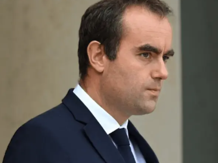 Nuevo primer ministro francés enfrenta moción de censura en su primer día