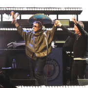 Oasis salda antigua deuda con México al dar un increíble concierto