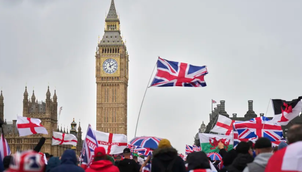 ¿Qué motivó la marcha en Londres con miles de manifestantes?