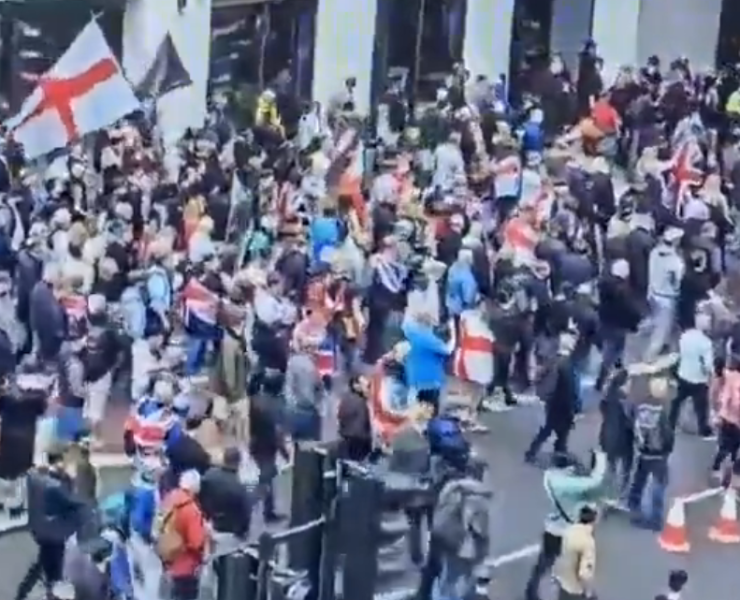 Marcha en londres con miles de manifestantes, incluso Elon Musk participó