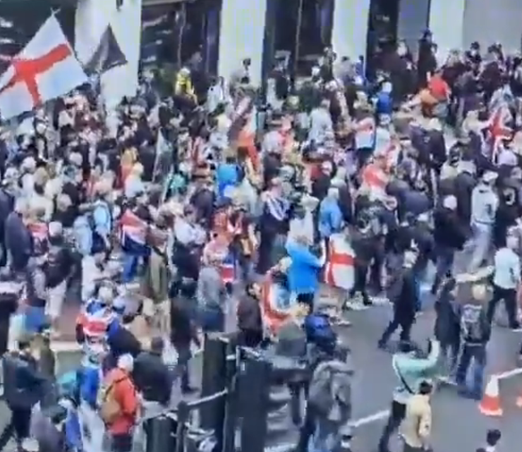 Marcha en londres con miles de manifestantes, incluso Elon Musk participó