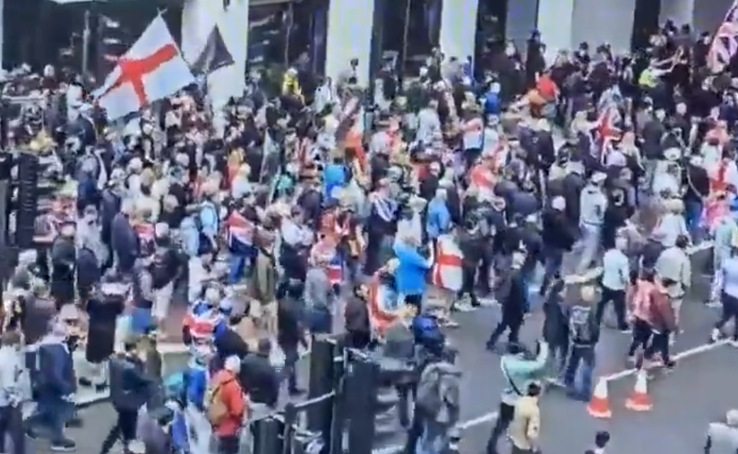 Marcha en londres con miles de manifestantes, incluso Elon Musk participó