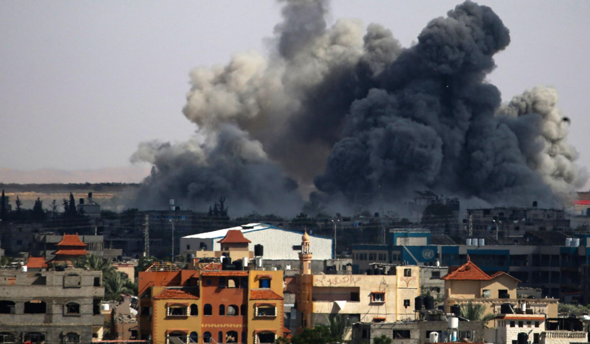 Bombardeo en Al Shati y evacuación de civiles en Gaza