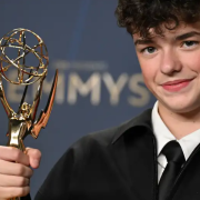 Owen Cooper el Emmy más joven de la historia. El jóven que se vuelve leyenda